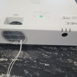 NEC PROJECTOR 