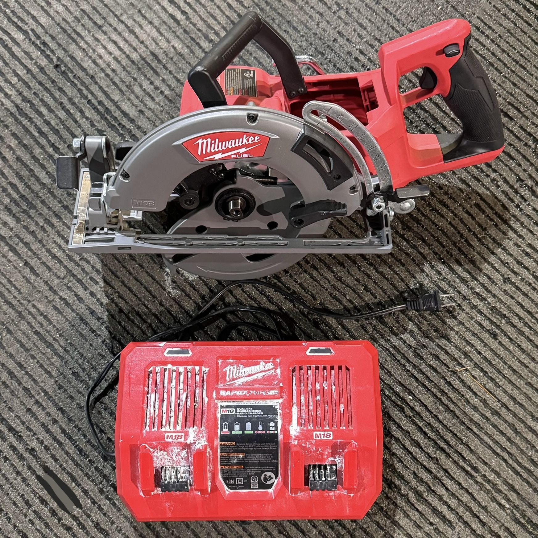 *OBO* MILWAUKEE M18 7-1/4β Cordless 18V Circular Saw W/ Rear Handle + Dual M18 Battery Charger
