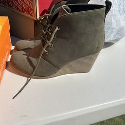 Women Heels And Dresses 