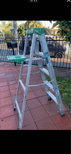 Excellent condition, 5 feet and more sizes available aluminum  Ladders 🪜