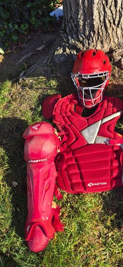 Full "YOUTH" CATCHERS EQUIPMENT SET  ( SEE PICS) Ages 8-12 LOCATED IN GLENDORA.  SEE MY PAGE FOR OTHER BASEBALL EQUIPMENT FOR SALE "CHEAP  PRICE IS ""