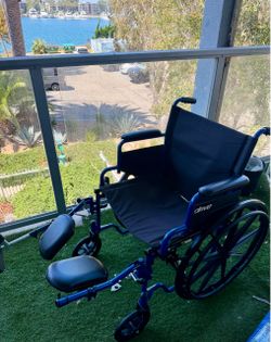 Drive Medical Wheelchair with Elevating Leg Rests