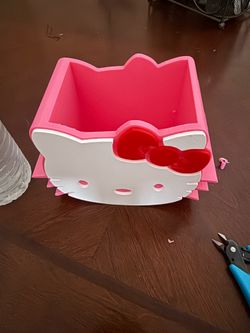 Hello kitty pencil holder