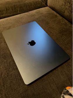 MacBook Air 15” Like New + Charger
