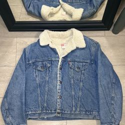 Vintage / Y2K 1990s Levi’s Sherpa Denim Jacket 