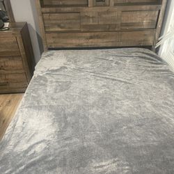 Queen Bed Set