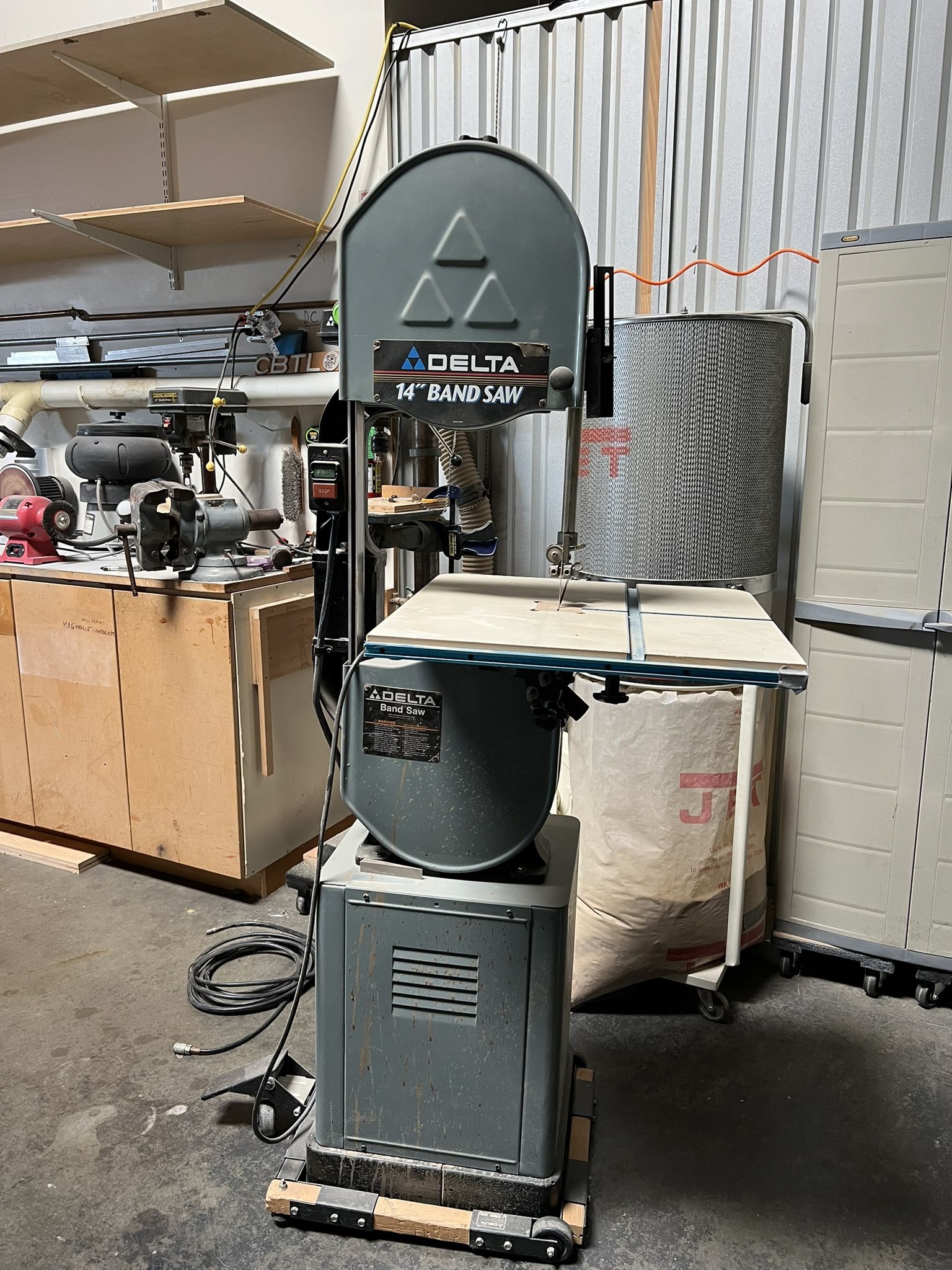 Delta 14” Band saw For Wood Working