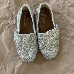 Toms Size 9T