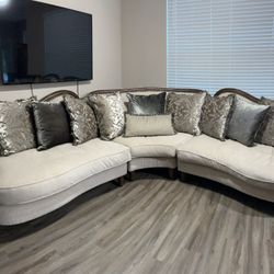 Sectional Couches 