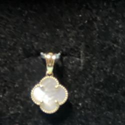10k Gold Van Cleef Style Clover Pendant 