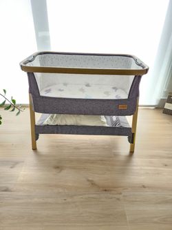  Bedside Bassinet + 2 Fitted Sheets+ 2 Waterproof Mattress Covers