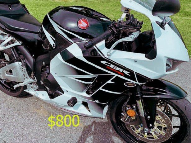 Photo Asking$800_USD2015 Honda CBR 600RR Sport