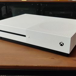 Xbox One S (2016) 