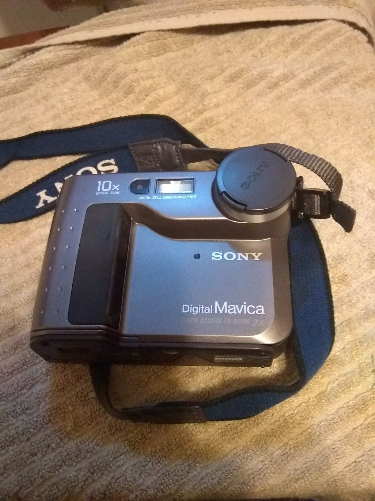 Sony MVC-FD73 camera