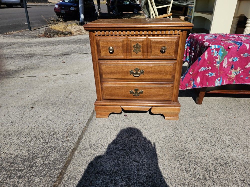 VINTAGE CABINET (MAPLE)