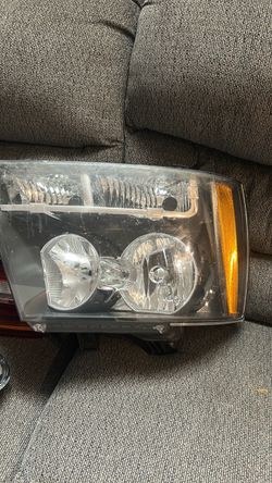 OEM 2007-2014 Chevy Tahoe Suburban Avalanche Passenger Right headlight lmao RH