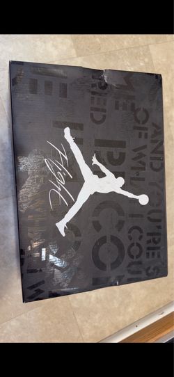 Air Jordan 4 Retro (Size 8.5)