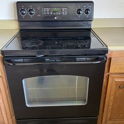 GE Electric Range & Oven - Works Perfectly
