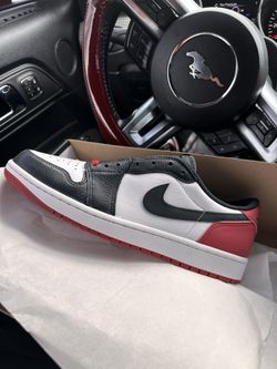 Jordan 1 Low OG Black Toe Size 9.5