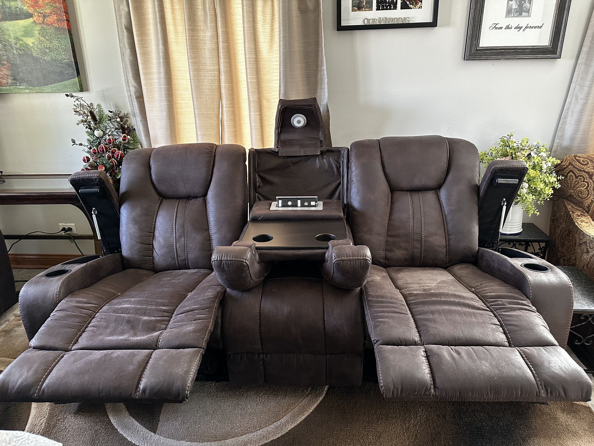 Recliner Couch With Electric Hookup 