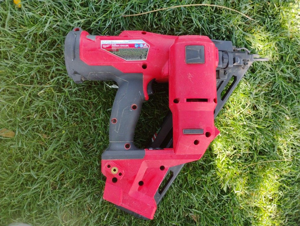 Milwaukee Fuel M18 Finish Nailer