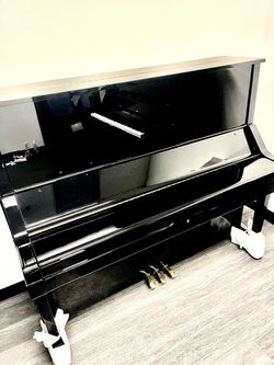 Like new Yamaha UX52 upright piano Refurbished Free delivery and tuning
