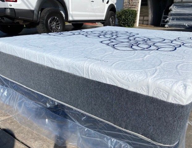 Cal King Bamboo Hybrid Cool Gel Memory Foam Mattress!!