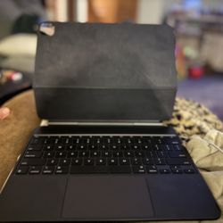 Apple Magic Keyboard for iPad Pro 13”