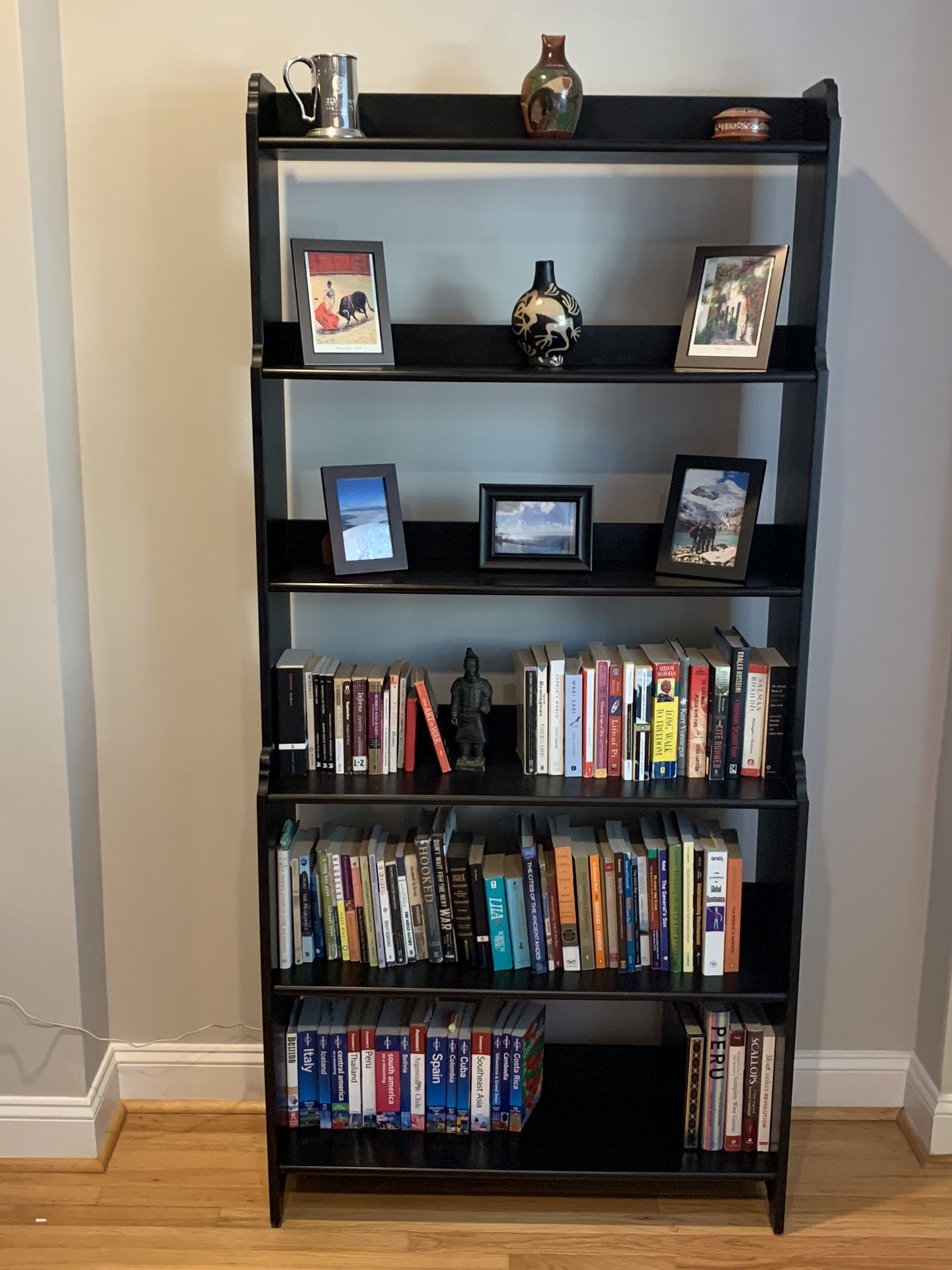 Beautiful bookshelf in great condition