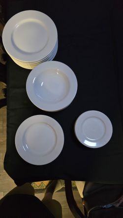 Oneida Dinnerware Set