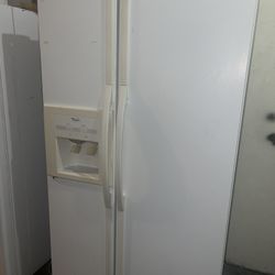 Whirlpool refrigerator works great everything works we sell all the time
