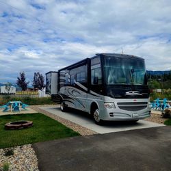 2012 Winnebago Sightseer  33C