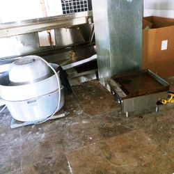 Restaurant Rooftop Exhaust Unit Also Flat Grill 2 Ft Long Both For Parts Or To Be Refurbished They Do Work