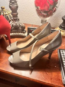 Super Cute Gray Heels, Women’s Shoes Size 8.5 $10