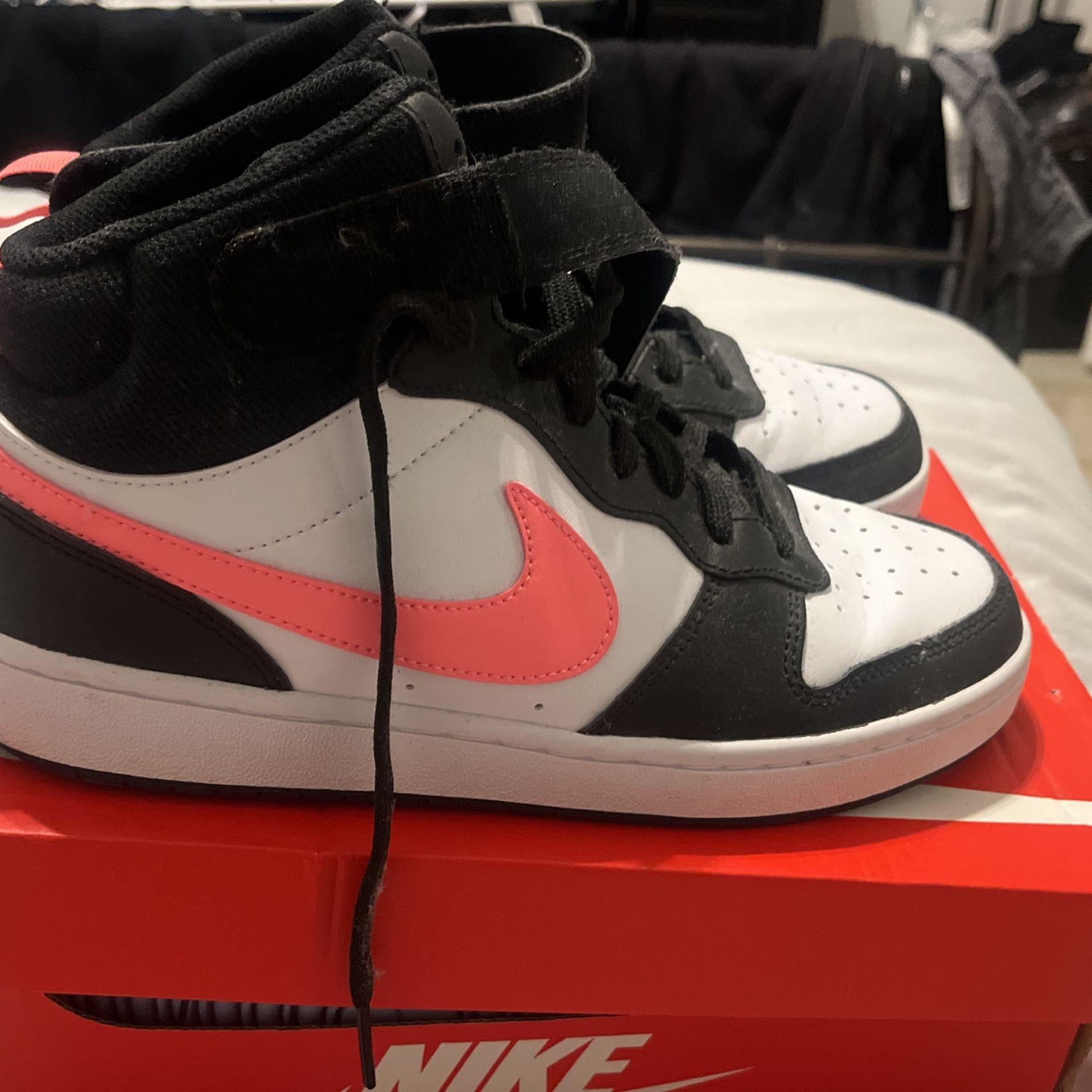 Nike Court Borough Mid 2