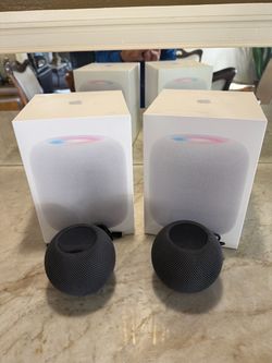 Set of 4 Apple Home Pod Speakers Mint