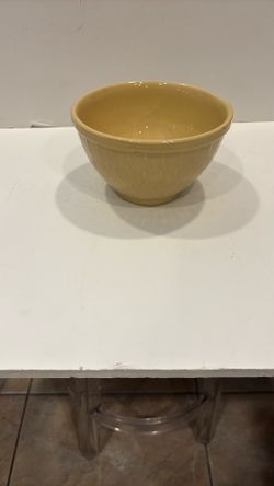 McCoy Vintage Pottery Bowl in a Pattern Called Fish Scale Feathers 4 Inches in Height