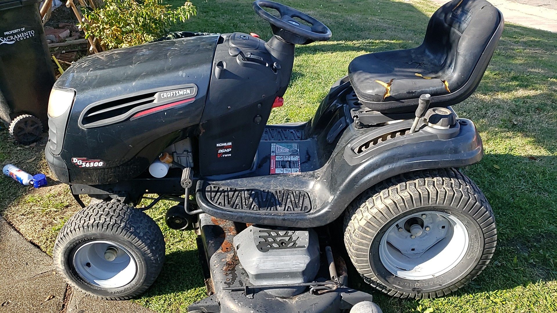 Craftsman riding lawn mower . DG6500 54 inch cut dont wait till spring price might go up