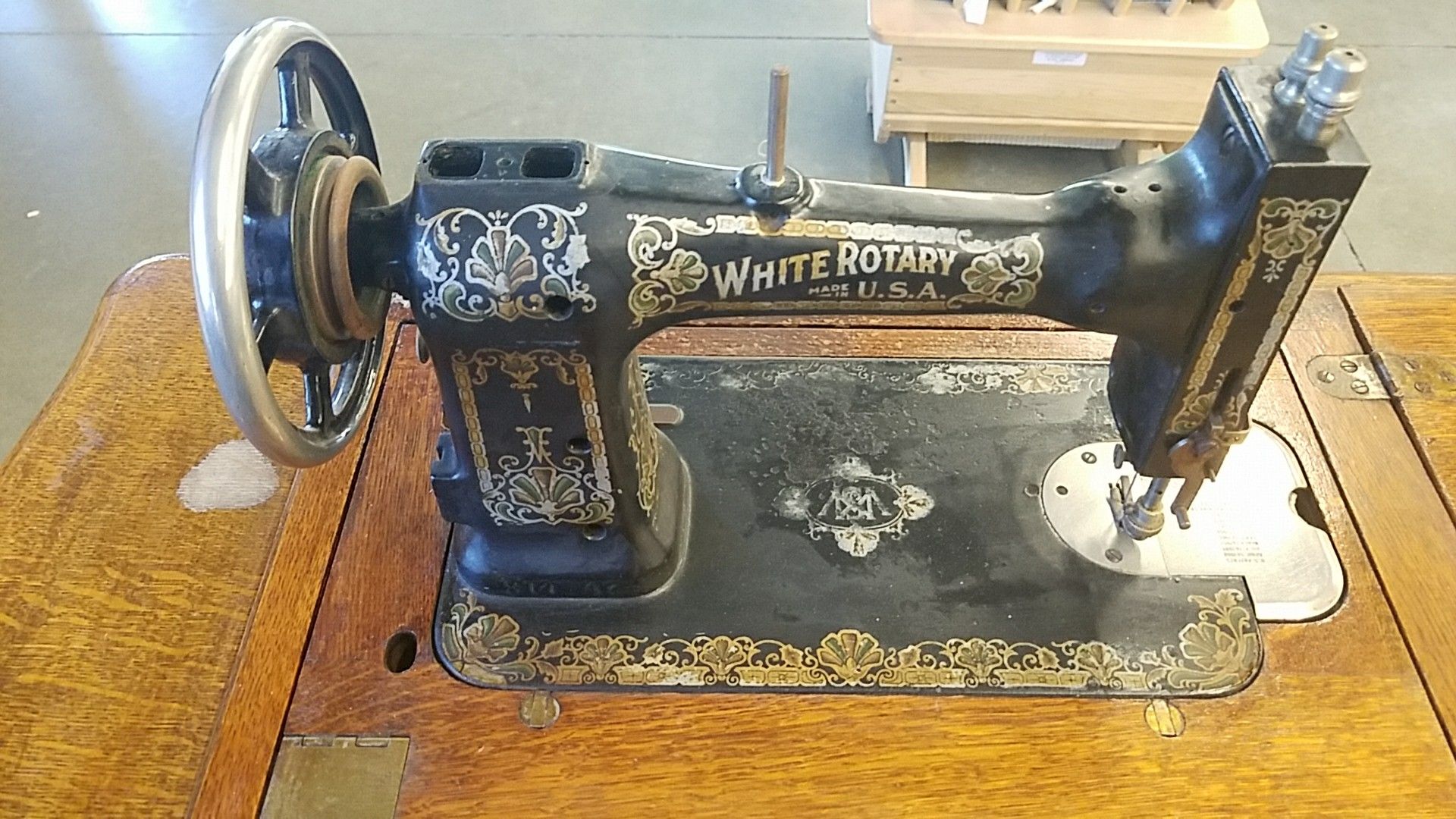 Amazing••White Vintage Sew Machine W/1.3 Amp Motor••Excellent Condition for  Sale in Bakersfield, CA - OfferUp