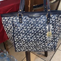 New Tommy Hilfiger Purse