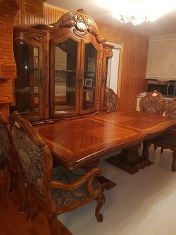 Set China cabinet and table with 6 chairs