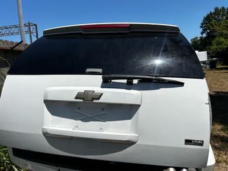 Rear hatch door with glass / 07 Tahoe