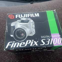 Fujifilm FinePix S3100 Digital Camera - 4.0MP - 6x Optical Zoom - With Box