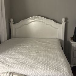 Bedroom Furniture Set 