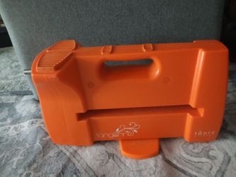 Tangerine Tonic Studio die cutting & embossing machine