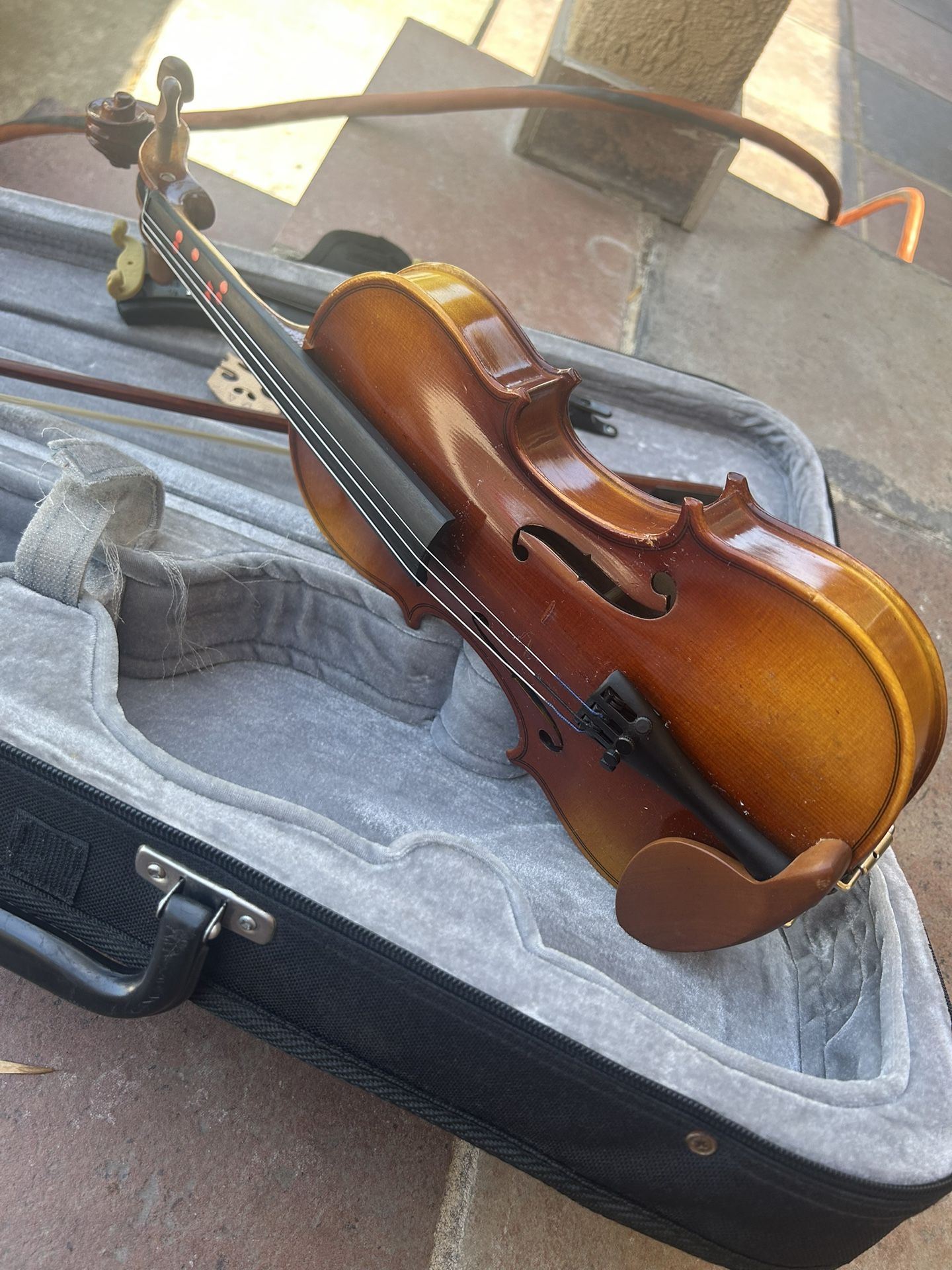Violín Missing String