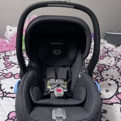 Uppababy Mesa V2 With Base 