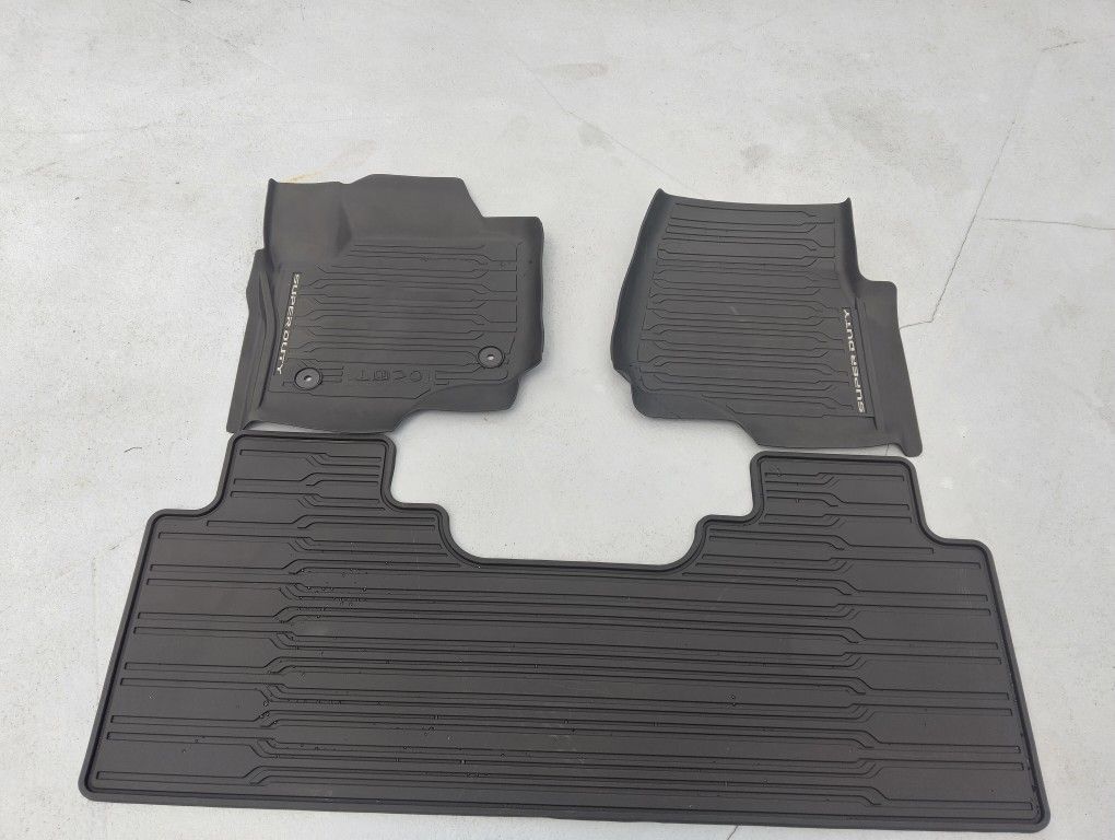 FORD F250 SUPER DUTY FACTORY ALL WEATHER MATS LIKE NEW 2 MONTHS OLD.