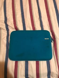 Water resistant laptop case