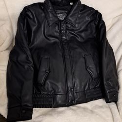 Levis Womens XL FAUX LEATHER BLACK JACKET ** MUST PICK UP ** 281 N & 1604** READ DESCRIPTION BELOW 